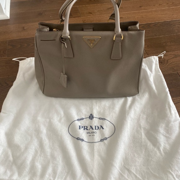 Prada Saffiano Lux Bag Argilla - Picture 3 of 6